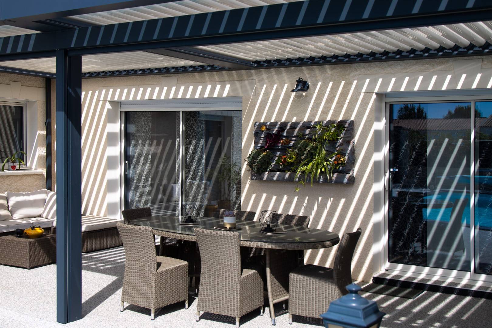 Pergola bioclimatique Biossun La Rochelle - Art et soleil
